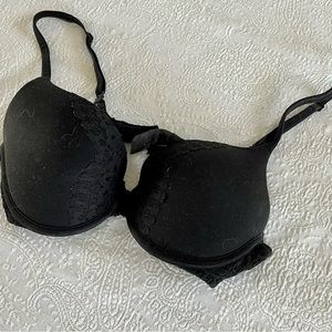 34C Victoria’s Secret bra